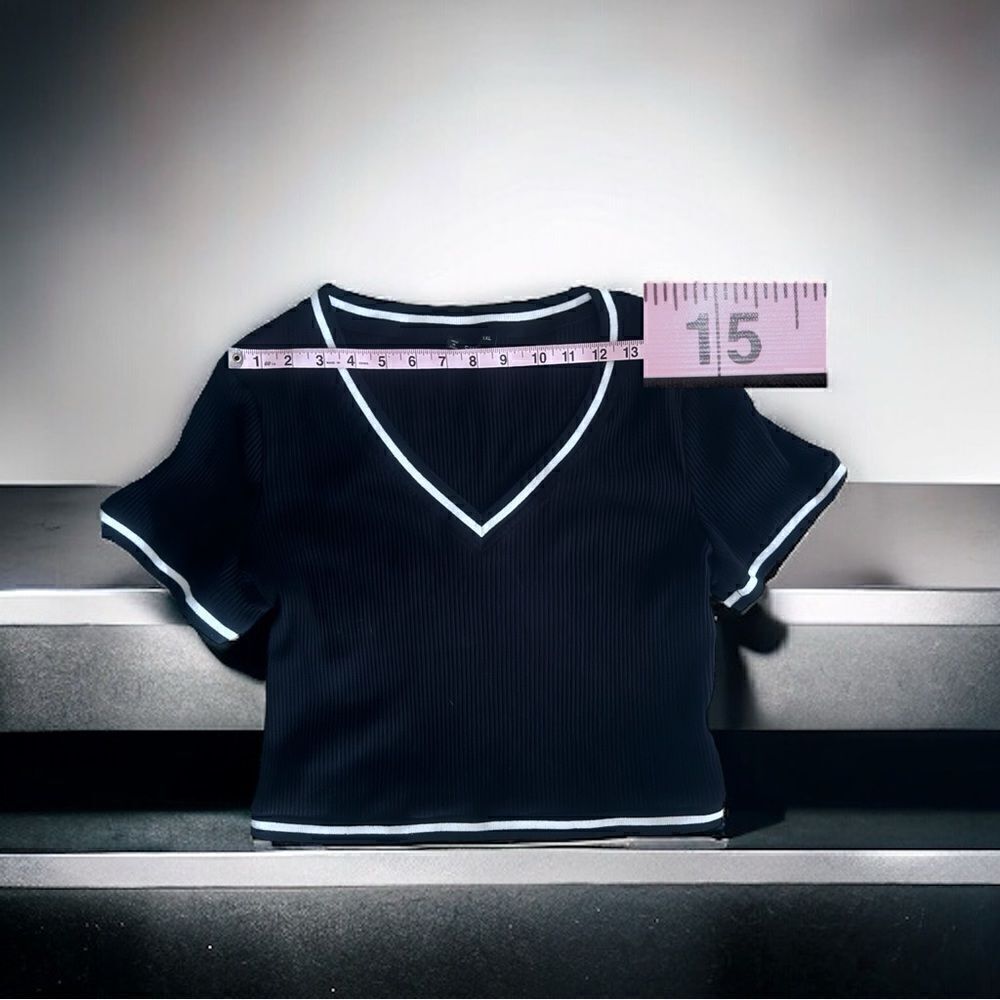 SHEIN l Ribbed Crop Top l Black w/ White trim l V-neck l 1X l EUC - Picture 5 of 12